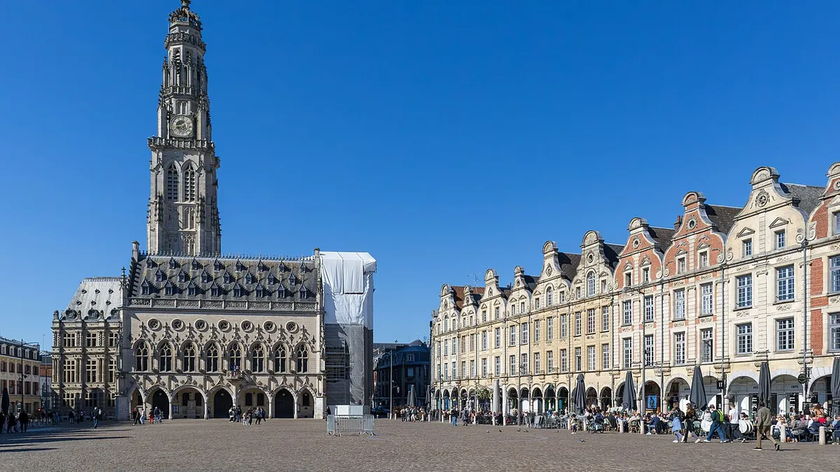 Arras : le beffroi et la place des Héros