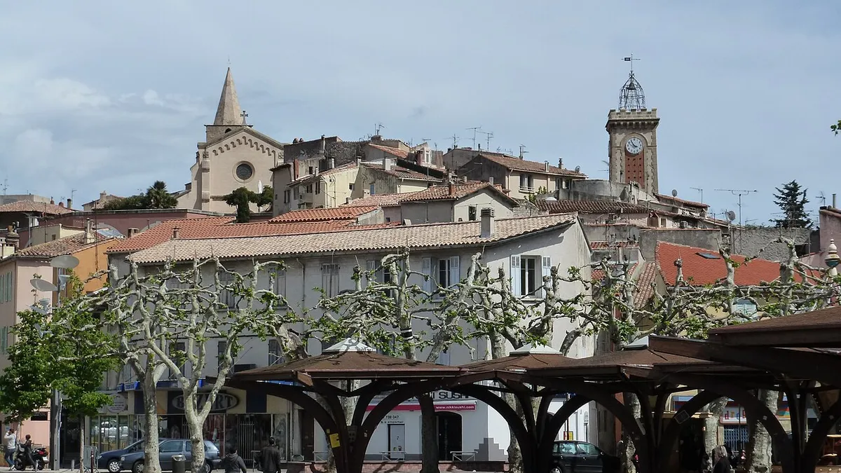 Aubagne : le centre-ville et son beffroi