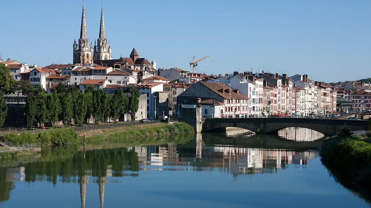 Bayonne : la Nive, les quais et la cathédrale
