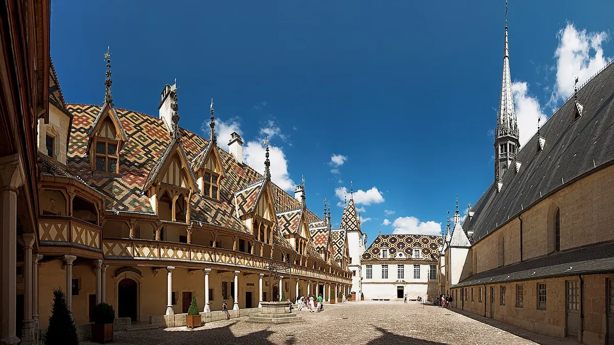Beaune : la cour des Hospices