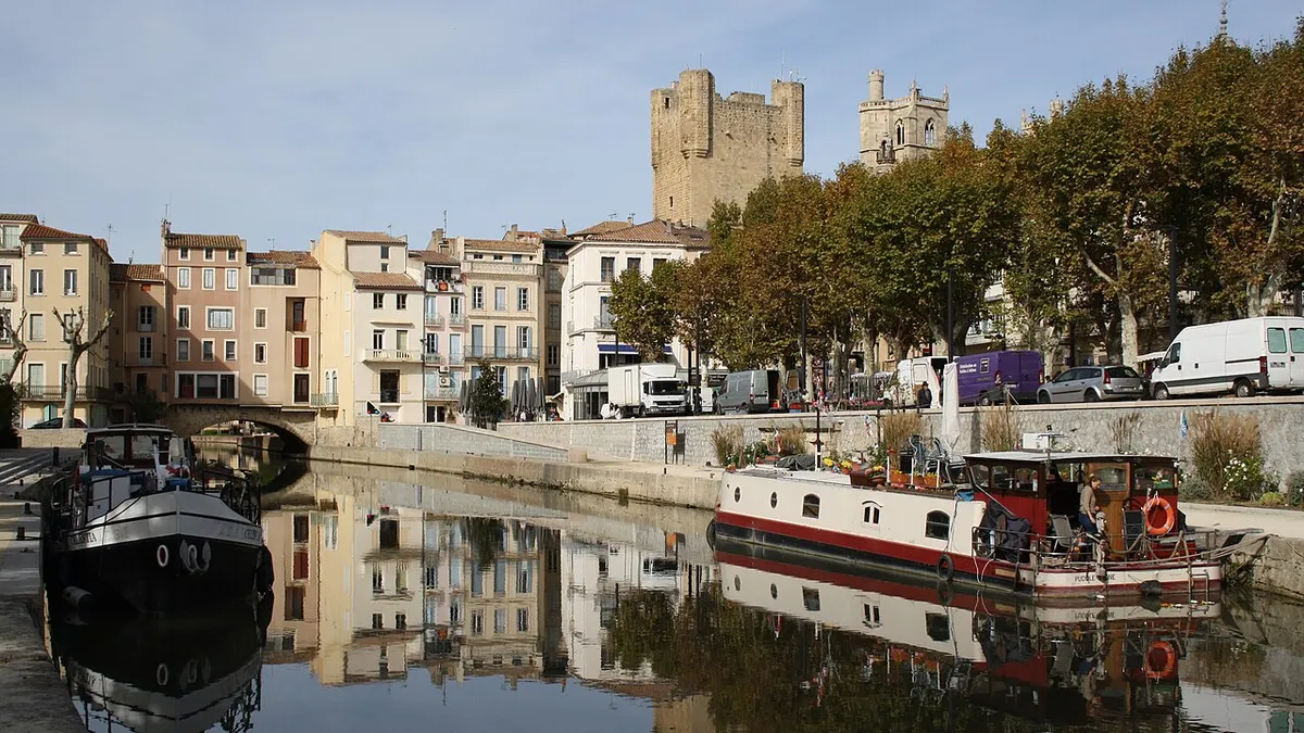 Narbonne : le canal de la Robine en centre-ville