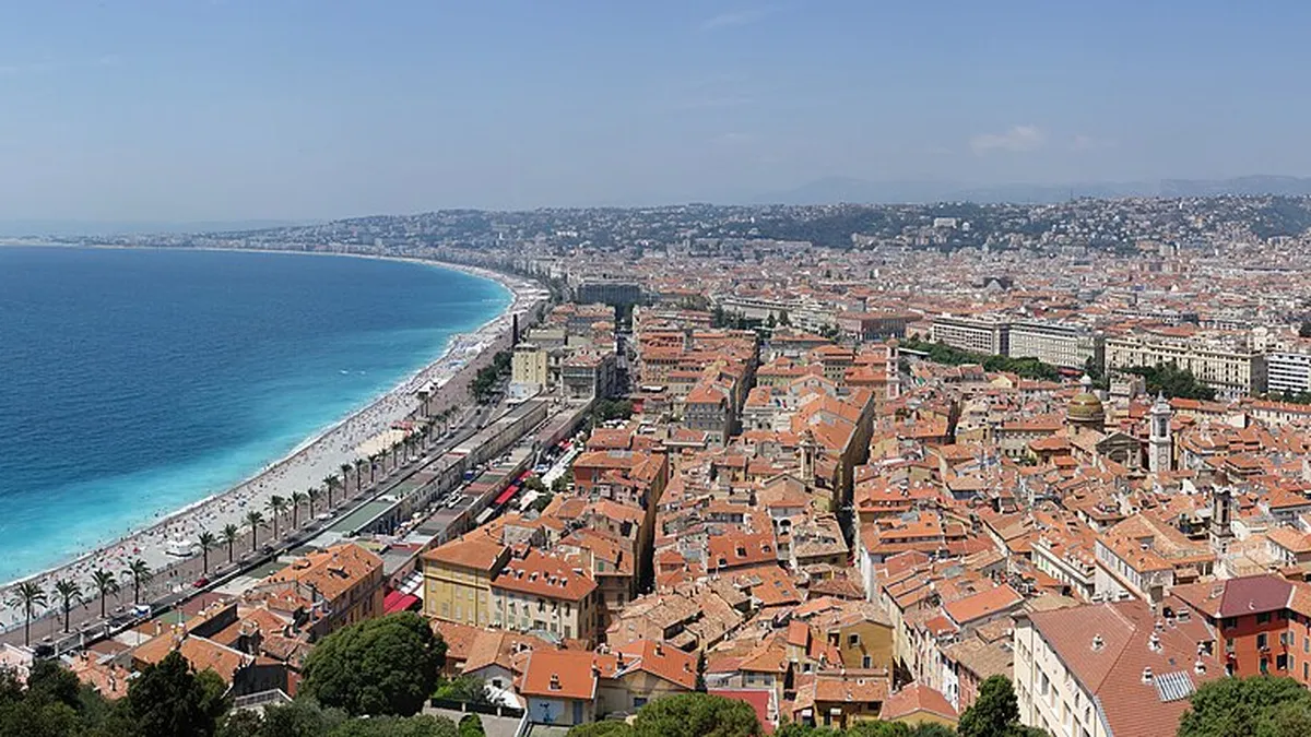 Nice : la baie des Anges vue de la colline du Château