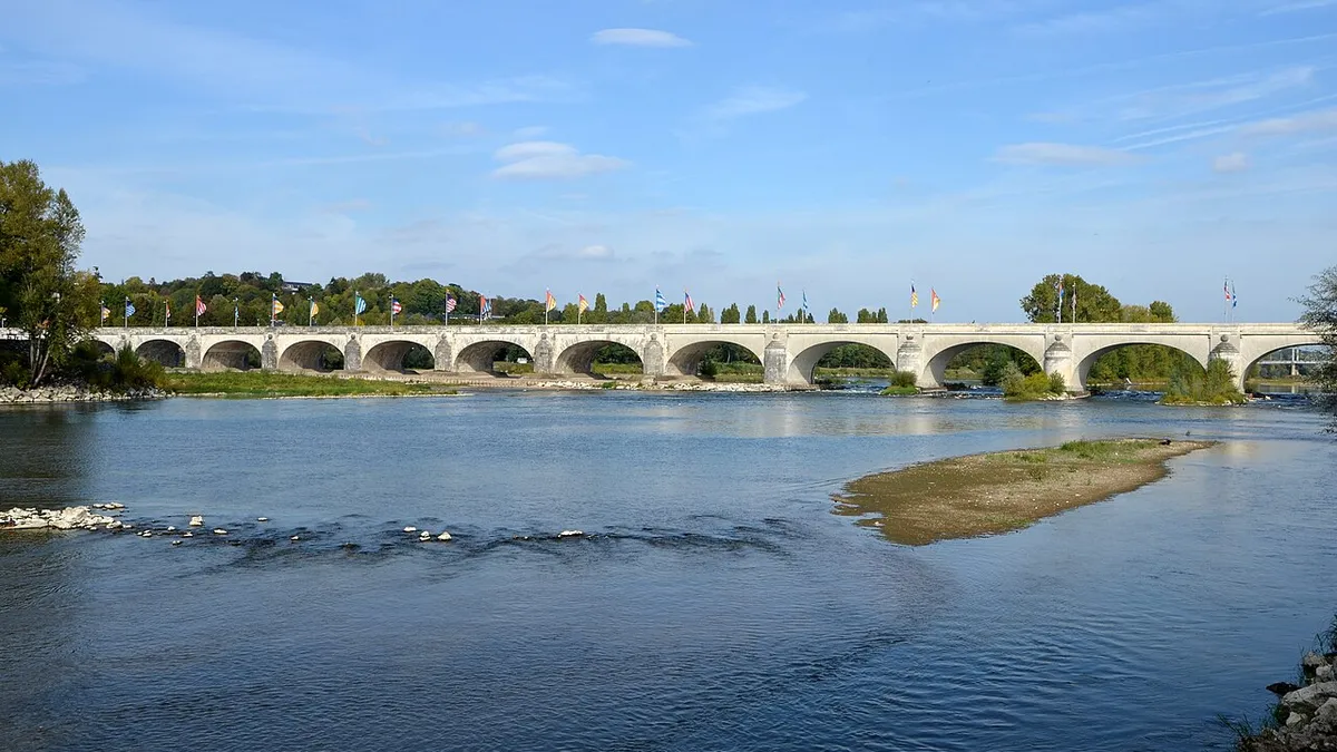 Tours : le pont Wilson sur la Loire